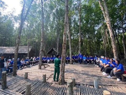 Vietluxtour giới thiệu chùm tour 30/4 tại VITM 2025