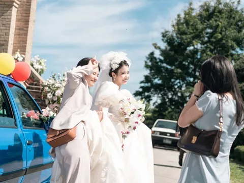 Nhà thờ cổ hot sau phim 'Khi cuộc đời cho bạn quả quýt'