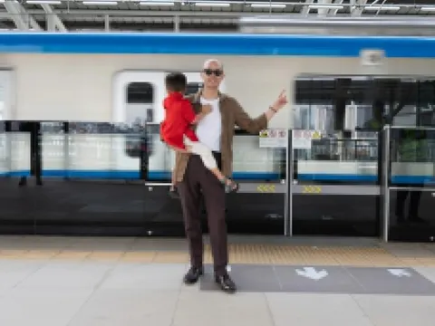 Làn sóng khách quốc tế đến Việt Nam đón lễ 30/4