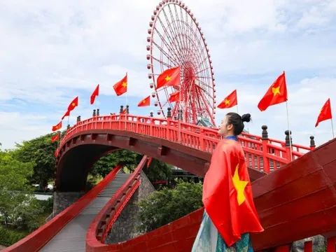 Sun World Hạ Long ngập sắc cờ đỏ sao vàng dịp 30/4