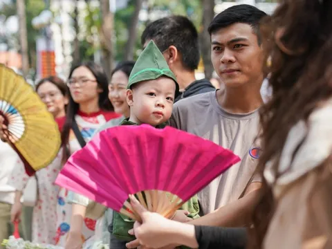 Dinh Độc Lập 'đông chưa từng có' trước lễ 30/4