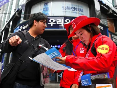 Khách Tây mê mẩn các trạm thông tin du lịch châu Á