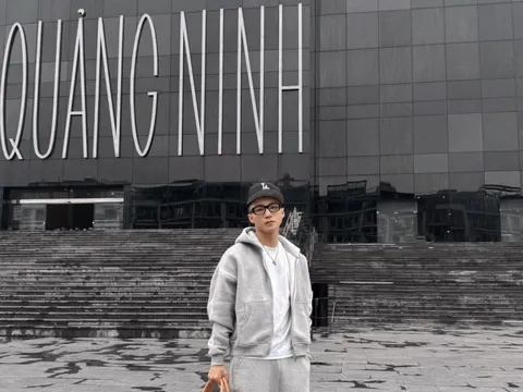 Sơn Tùng M-TP check-in 'hờn dỗi' tại Bảo tàng Quảng Ninh