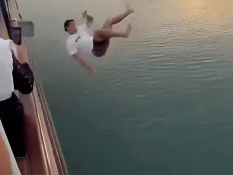 Xác minh vụ khách chơi pickleball lao xuống vịnh Hạ Long