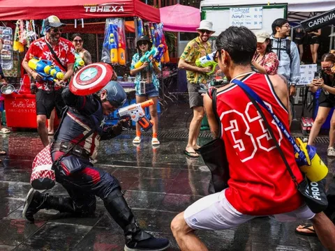 Hơn 1.500 vụ tai nạn, 51.000 tấn rác tại Songkran Thái Lan 2025