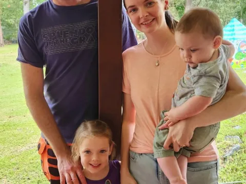 Nữ du khách tìm được chồng trong một đêm mất điện