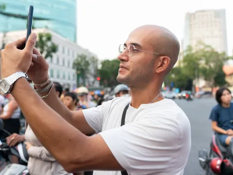 Khách Tây đợi 3 tiếng xem tổng hợp luyện ở trung tâm TP.HCM