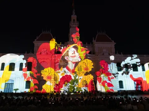 Toàn cảnh màn 3D Mapping thắp sáng tòa nhà UBND TP.HCM