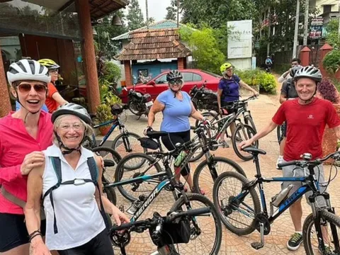 Nữ du khách tìm lại chính mình khi đạp xe ở Việt Nam