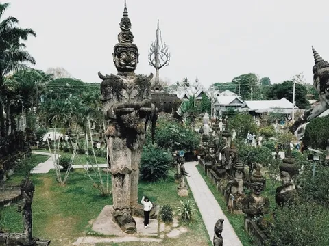 Công viên có hàng trăm tượng Phật ở Lào