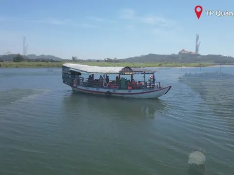 Du ca bài chòi trên sông Trà Khúc