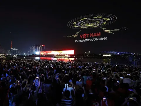 Màn trình diễn 7 phút của 10.500 drone