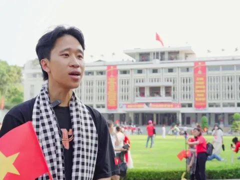 Hành trình đạp xe từ Hà Nội vào TP HCM xem lễ diễu binh