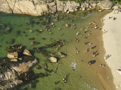 Bãi tắm hoang sơ, đẹp kín tiếng tại Hà Tĩnh