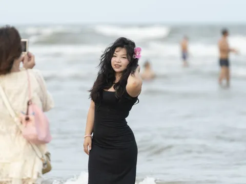 Bãi Sau Vũng Tàu ngày đêm đông khách