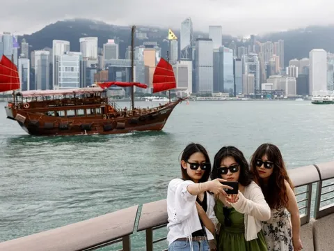 Hong Kong 'đau đầu' vì tour giá 5 USD rẻ như cho