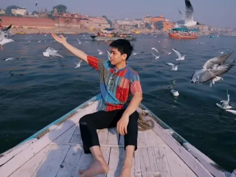 Khách Việt sững sờ trước cảnh thiêu xác tập thể ở sông Hằng