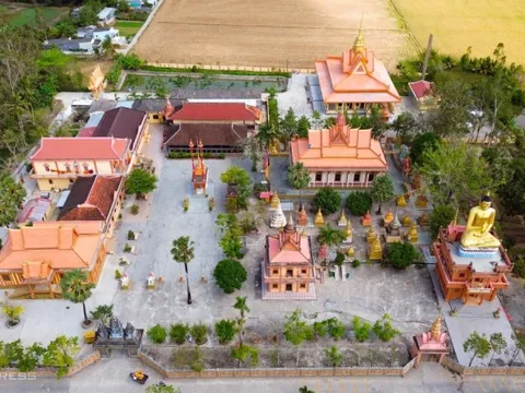 Giảng đường bằng gỗ cổ nhất miền Tây