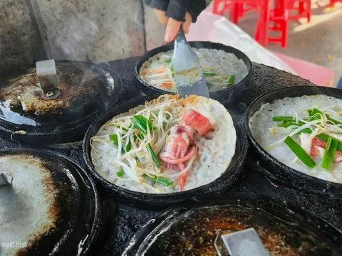 Bánh xèo 'nhỏ nhưng có võ' ở Phú Yên