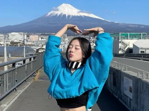 Cảnh tréo ngoe không hồi kết tại cầu 'sống ảo' núi Phú Sĩ