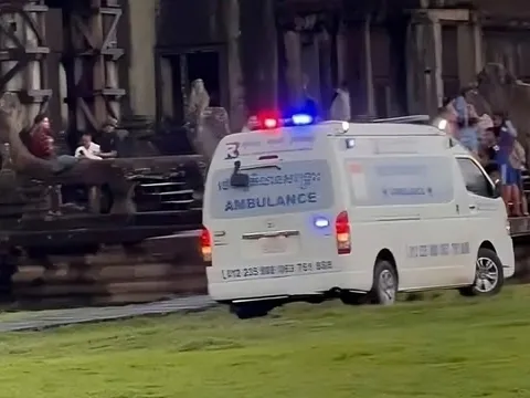 Sét đánh trúng đền Angkor Wat, 3 du khách thiệt mạng