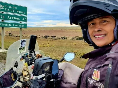 Nữ khách U60 một mình hai lần lái môtô vòng quanh thế giới