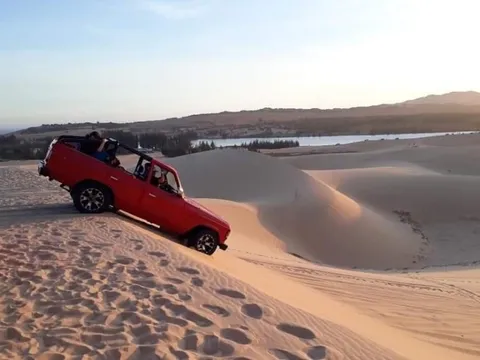 Trượt xe Jeep du lịch gây chết người ở Bình Thuận