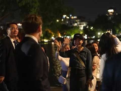 Hồ Gươm, phố cổ trong clip cảm ơn 47 giây của Tổng thống Pháp