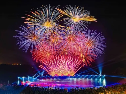 Show diễn hai kỷ lục thế giới tại Cát Bà khai màn tối 30/5