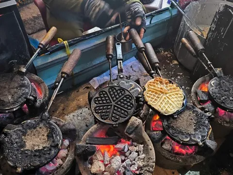 Hàng bánh dừa 30 năm chỉ dân địa phương mới biết ở Phú Yên