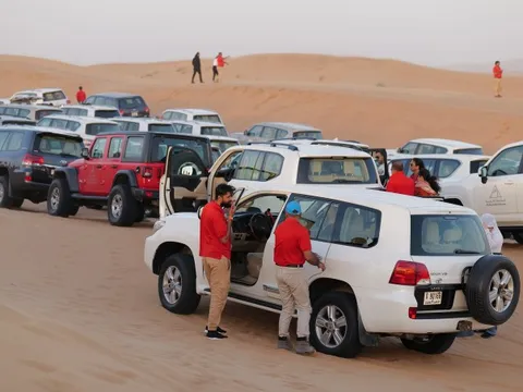 Khách Việt kể trải nghiệm vượt sa mạc 'phê mà không sợ' ở Dubai