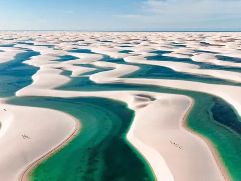 Sa mạc có hàng nghìn hồ nước ở Brazil