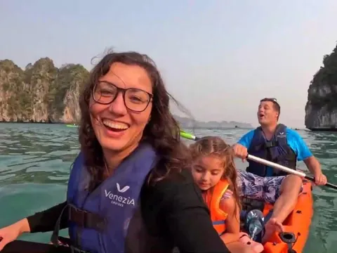 Một vịnh Hạ Long choáng ngợp trong mắt khách nước ngoài