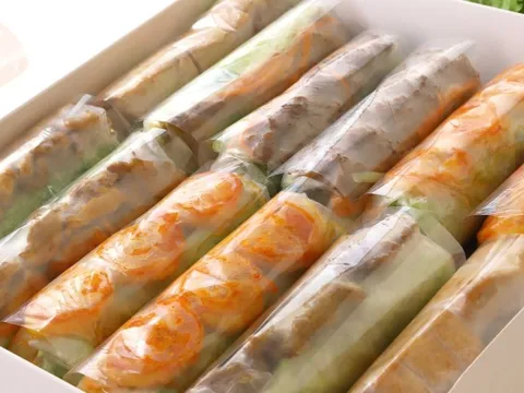 Nhà hàng Việt ở Mỹ chinh phục khách bằng món gỏi cuốn