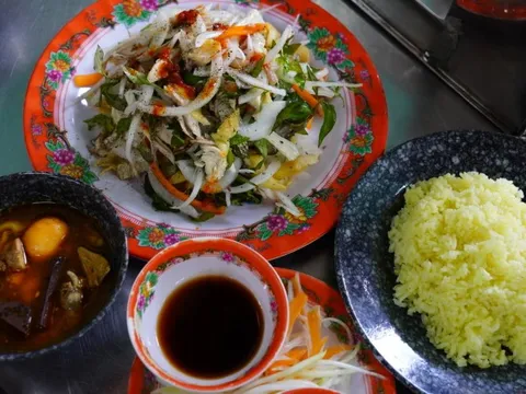 4 quán cơm gà khách nên thử khi đến Hội An