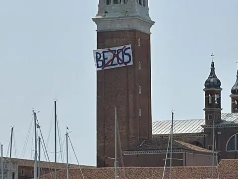 Toàn cảnh hắt hủi Jeff Bezos tại Venice trước thềm siêu đám cưới