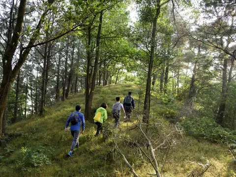 Lại giải cứu du khách mắc kẹt trên núi Hàm Lợn