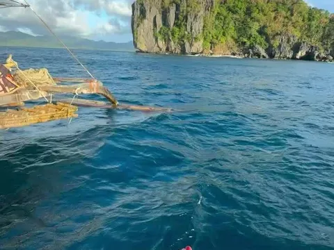 Đi du lịch cùng con cháu cướp biển Philippines