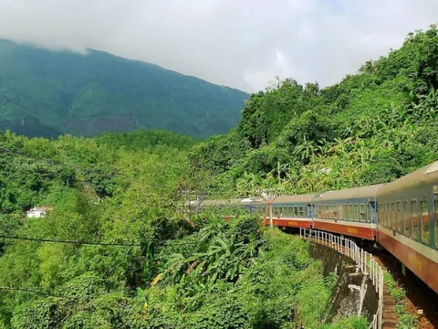 10 tuyến tàu ngoạn mục nhất thế giới 2025