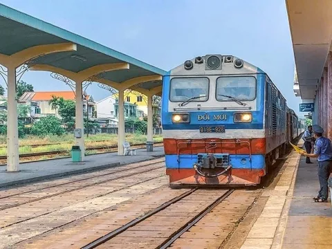 36 giờ đi tàu Thống Nhất từ Nam ra Bắc của du khách Australia