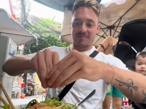 Khách Đức 'ăn sập Sài Gòn' như người bản địa