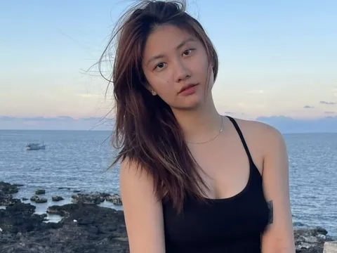 Loạt ảnh du lịch biển gợi cảm của tân Hoa hậu Hoàn vũ