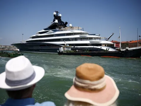 Venice 'ngập' du thuyền trong đám cưới tỷ phú Jeff Bezos