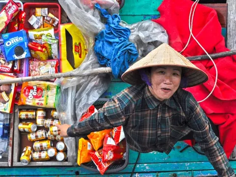 Cảnh thuyền hàng rong trên vịnh Hạ Long lọt top ảnh đẹp The Guardian