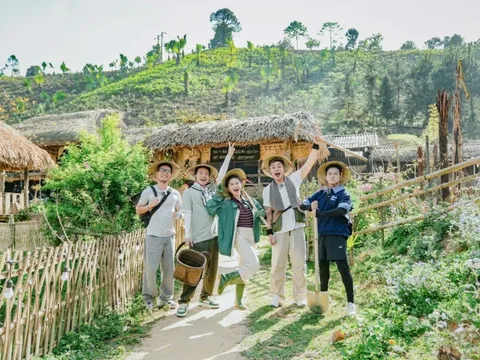 Thấy gì từ 'cơn sốt' du lịch tại Bản Liền?