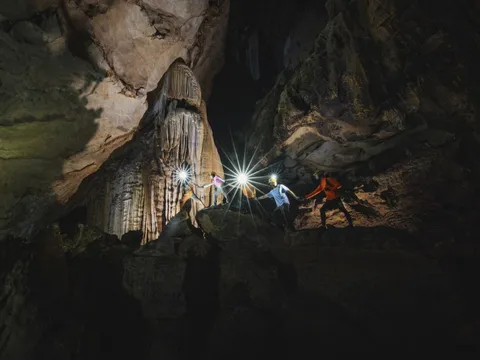 Đến hang Đại tướng Võ Nguyên Giáp từng dừng lại giữa rừng Trường Sơn