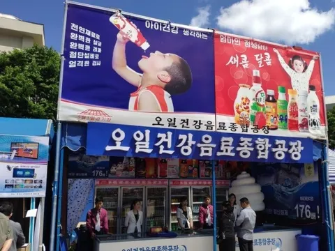 Triều Tiên mở cửa đón khách phương Tây, cấm nhà báo và TikToker