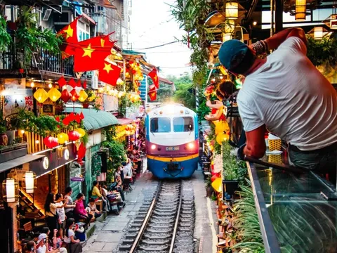 Tàu Thống Nhất xuyên Việt qua mắt phóng viên Anh