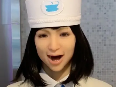 Khách 'rùng mình' đến khách sạn robot ở Nhật Bản