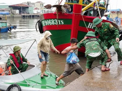 Hơn 300 khách vẫn trên đảo ở Quảng Ninh, Hải Phòng trước giờ bão đổ bộ